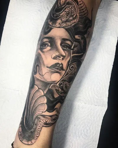 Cosmos Tattoo - Estudio de tatuajes en Coruna (A)