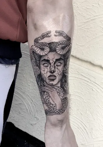 MoreArt Tattoo & Piercing Studio
