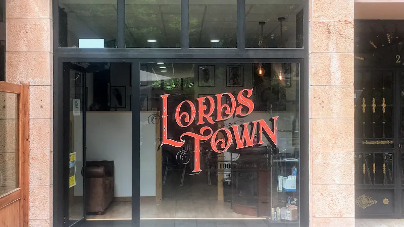 Lord's Town Tattoo & Piercing - Estudio de tatuajes en Villaviciosa