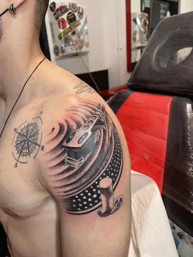 Low pull tattoo studio