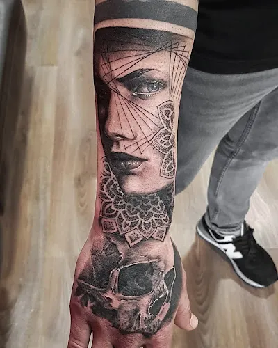RED PAW TATTOO