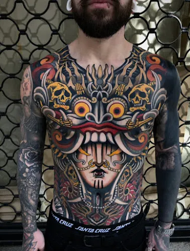 Mano Eléctrica Tattoo - Estudio de tatuajes en Sitges