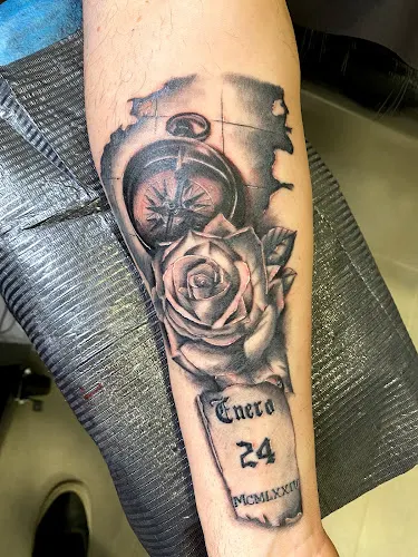 La Bola Tattoo & Piercing