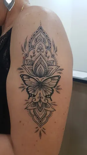Salomon tattoo, piercing y micropigmentación - Torrelavega