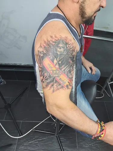 Arte Crew tattoo y piercing Antiguo Arte Extremo