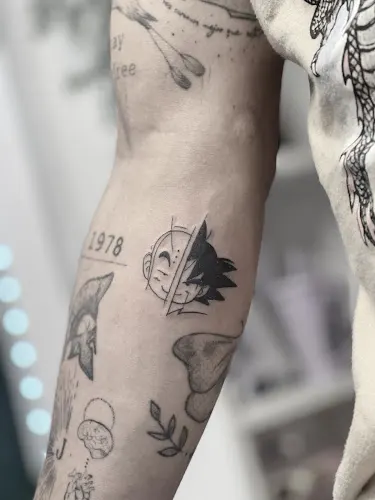 Pink Hands Tattoo Studio