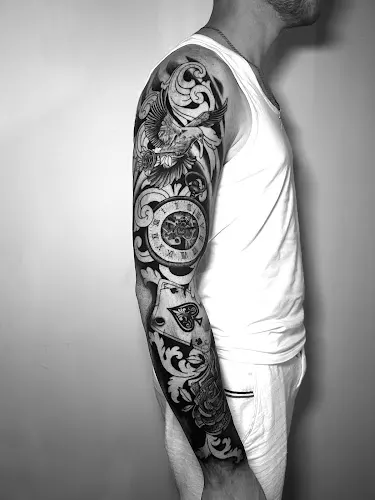 8 Millas Tattoo y Piercing Studio - Estudio de tatuajes en Felanitx