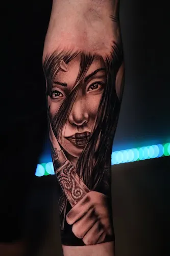 Lagrima negra tattoo - Estudio de tatuajes en Galdar