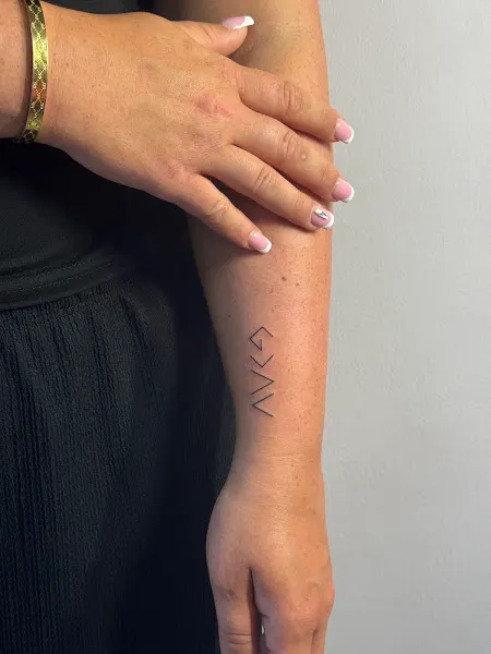 Sarah Luis Tattoo - fine line artist - Pajara