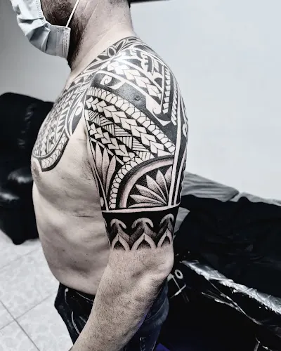 Lebontatouage Israel Luzardo TATTOO STUDIO