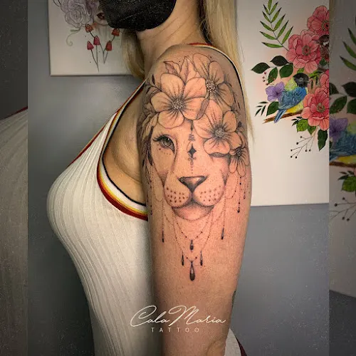 Tatuajes línea fina Madrid | Calamaria