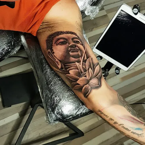 Moises Art Tattoo