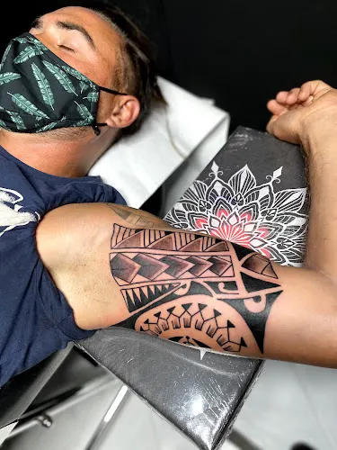 Black Lines Tattoo Studio