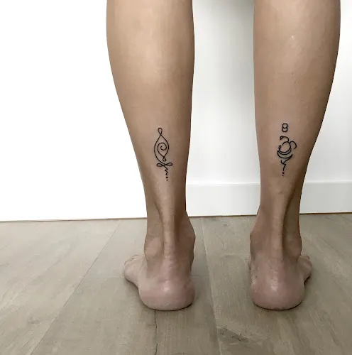 HANDPOKE TATTOO